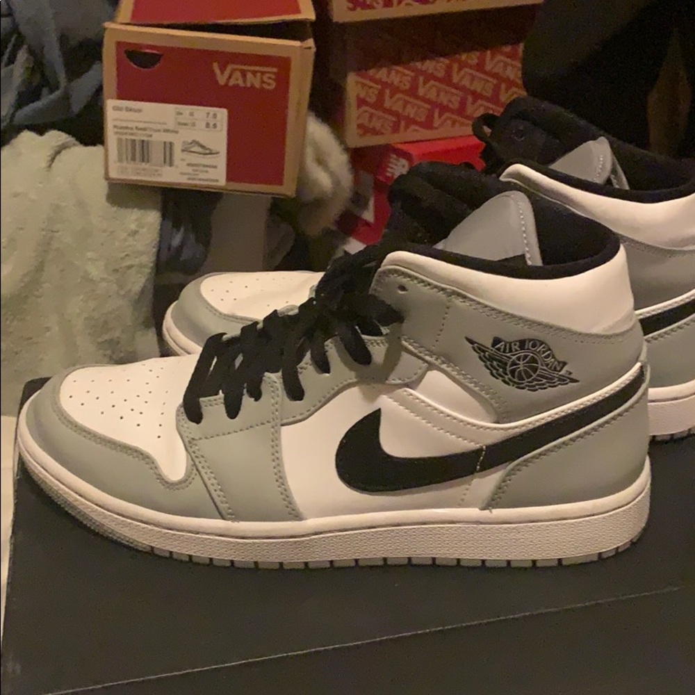 Authentic Air Jordan 1 Mids in Smoke Grey